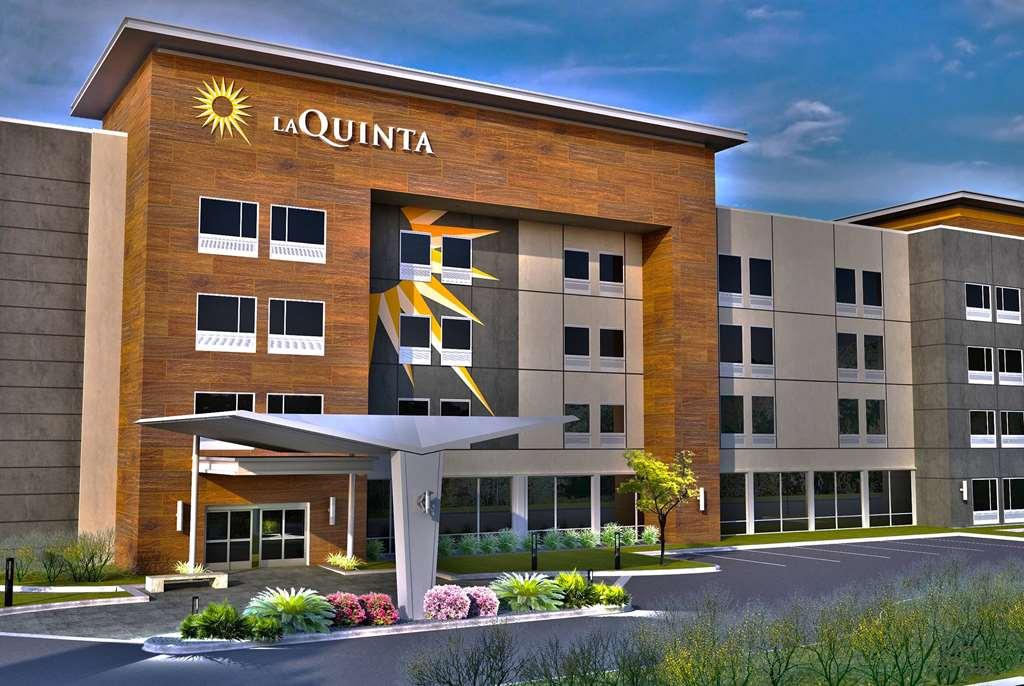 La Quinta Inn & Suites By Wyndham Lake George Exterior photo