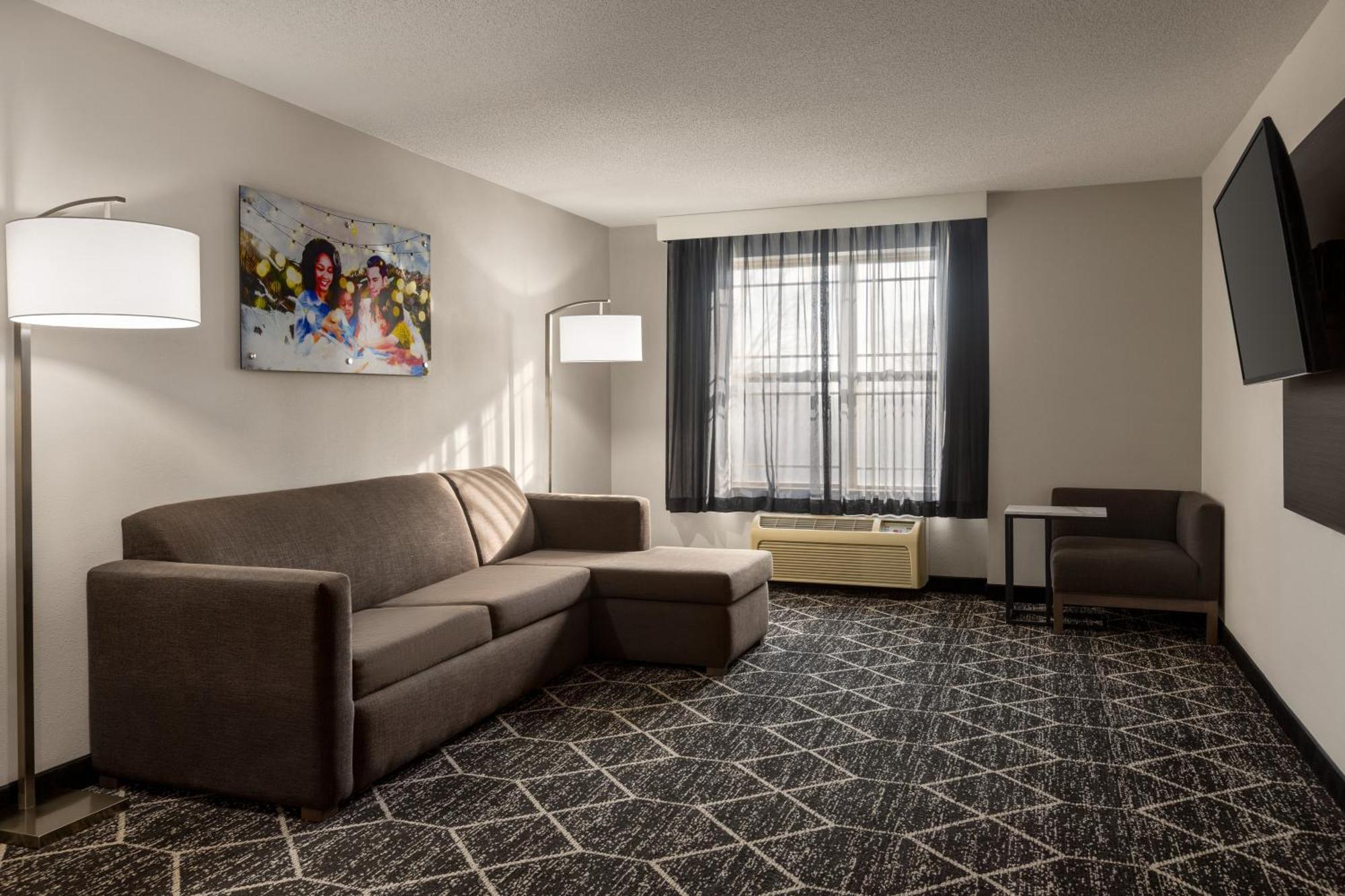 La Quinta Inn & Suites By Wyndham Lake George Exterior photo