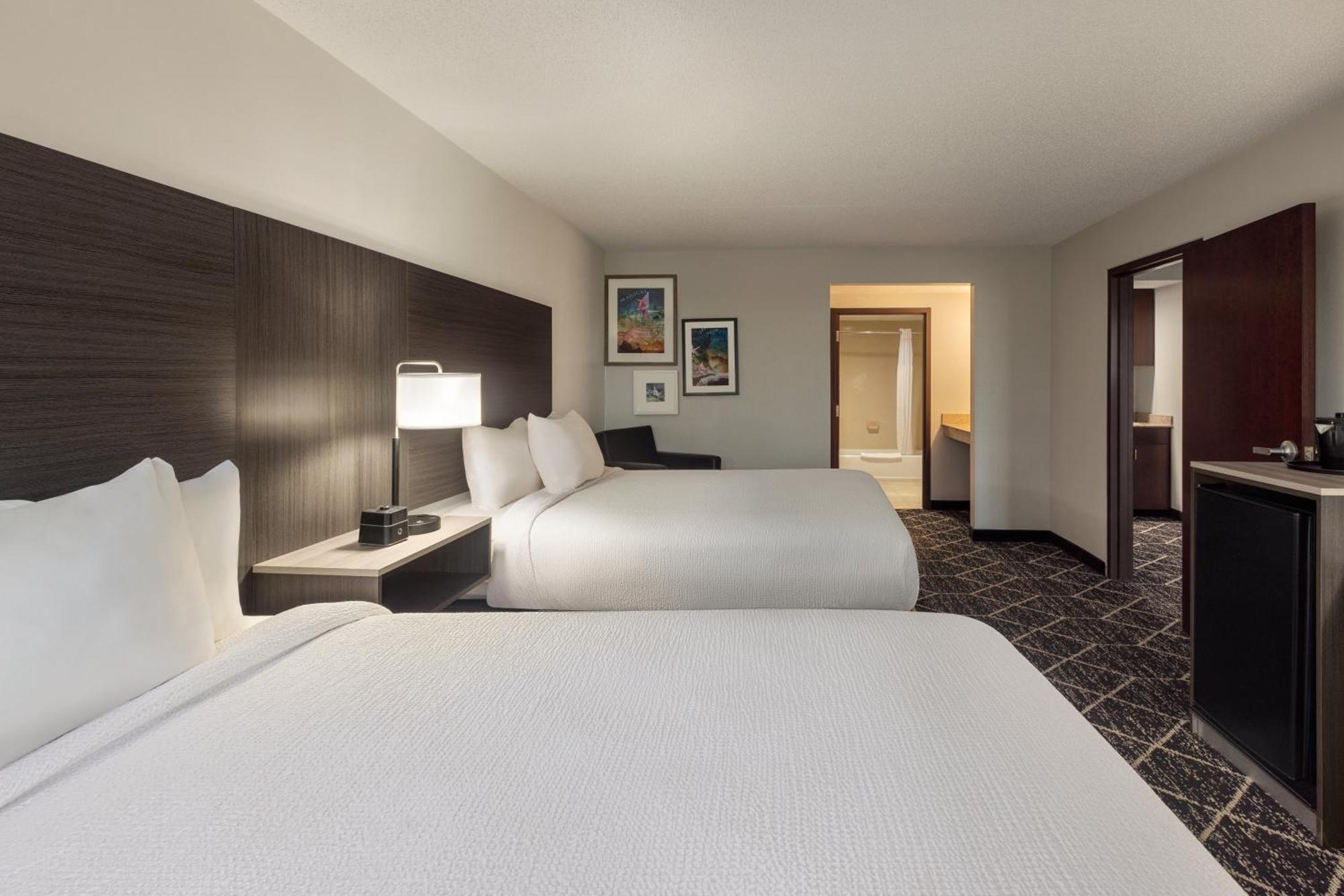 La Quinta Inn & Suites By Wyndham Lake George Exterior photo