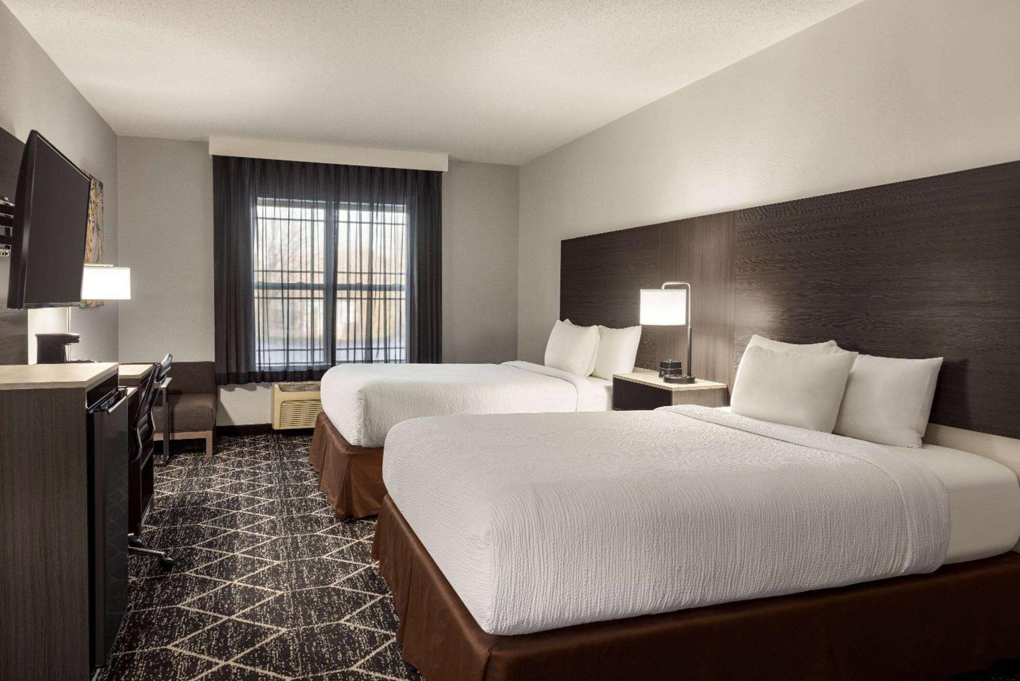 La Quinta Inn & Suites By Wyndham Lake George Exterior photo